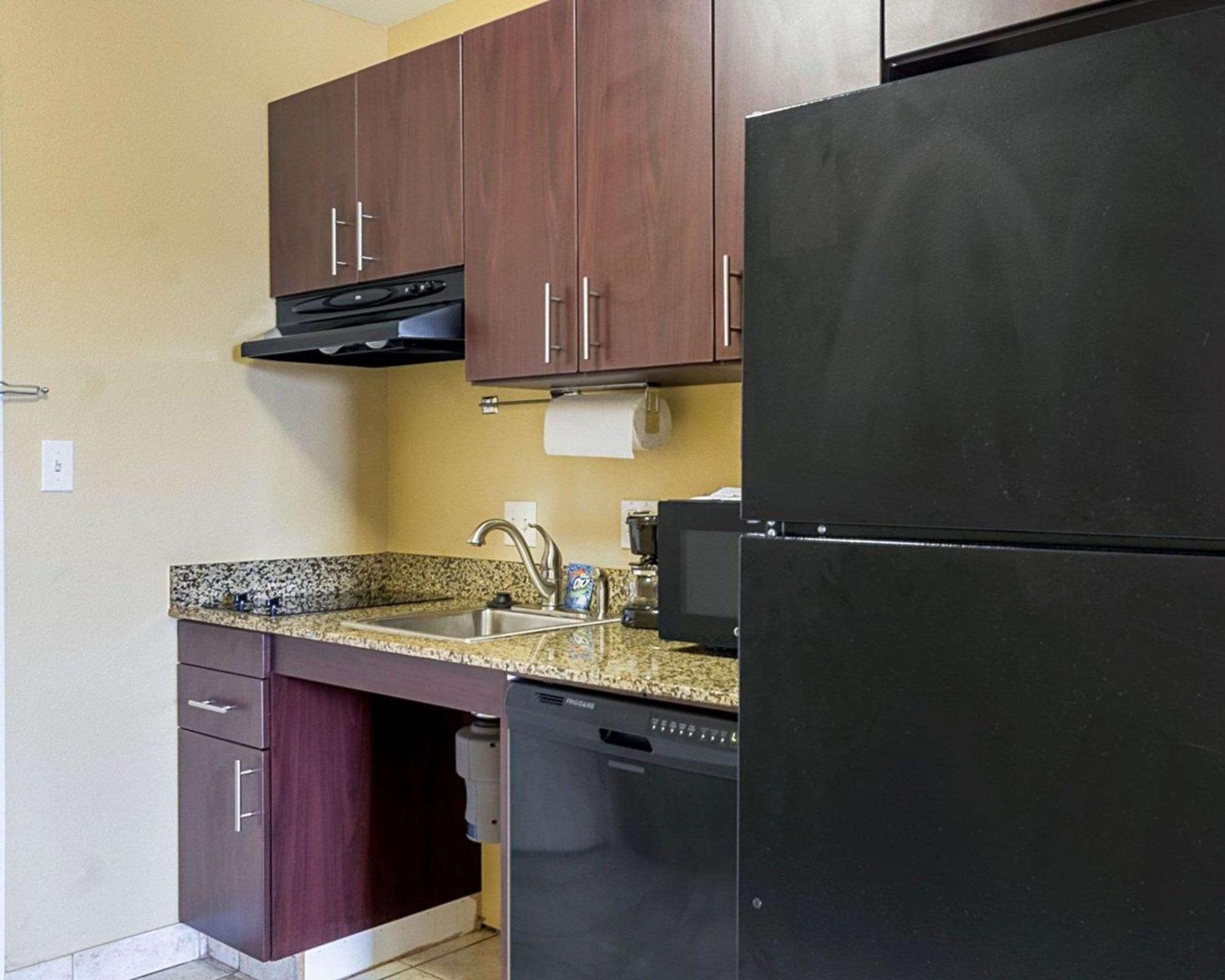 Mainstay Suites Minot Ngoại thất bức ảnh